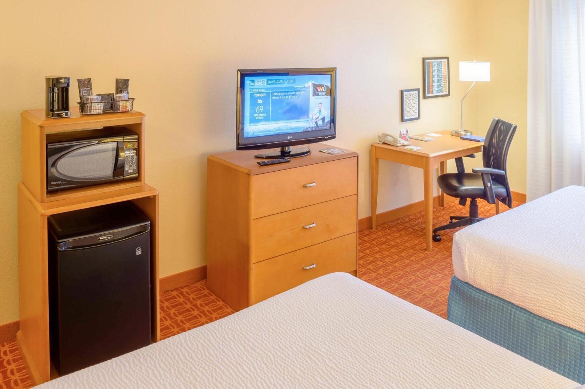 Fairfield Inn Saint Louis Коллинсвилл Экстерьер фото
