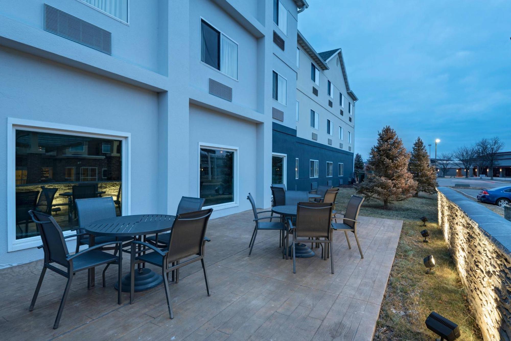 Fairfield Inn Saint Louis Коллинсвилл Экстерьер фото