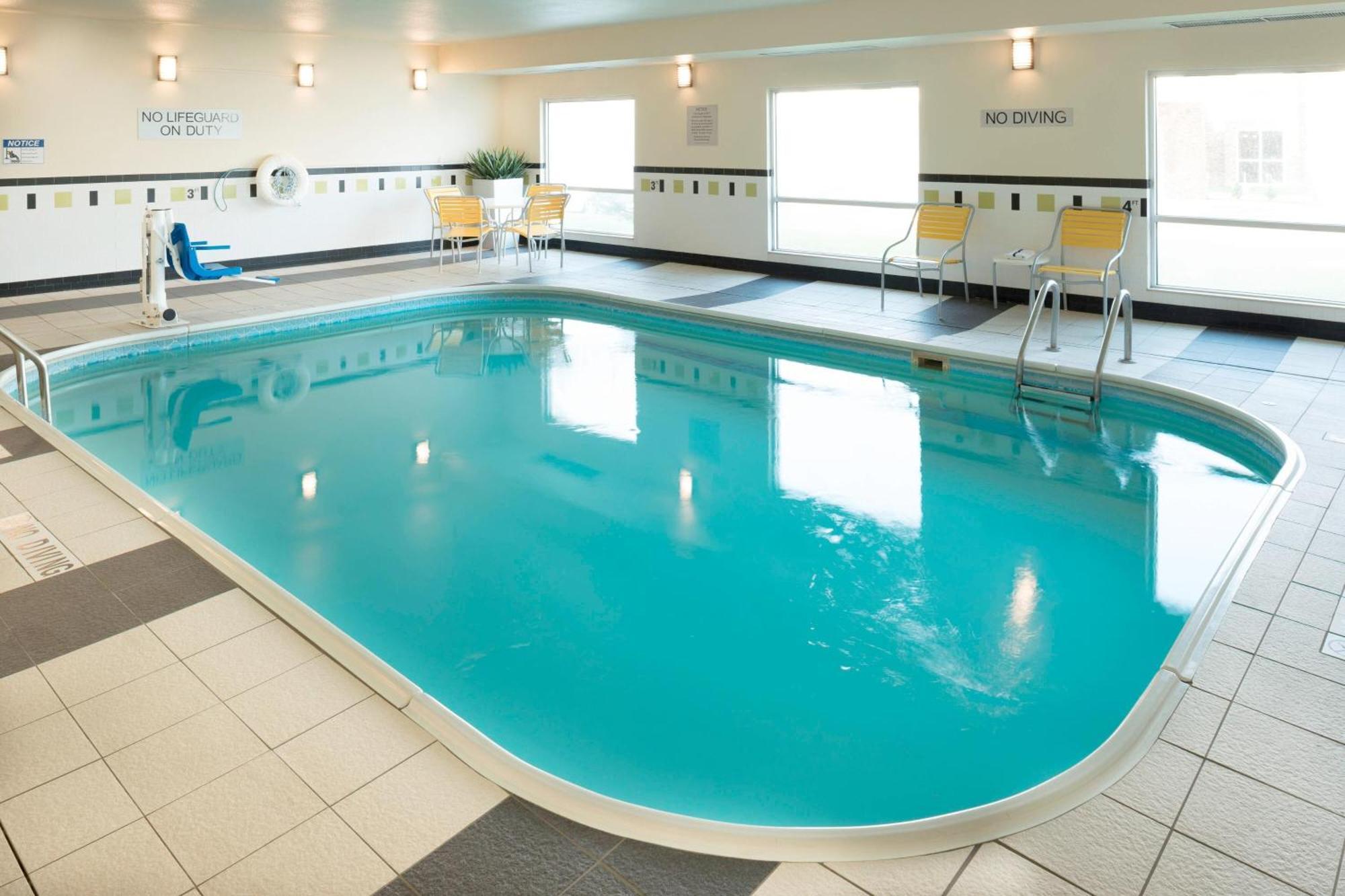 Fairfield Inn Saint Louis Коллинсвилл Экстерьер фото